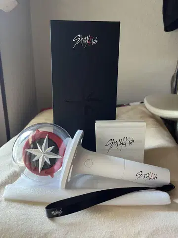 Stray Kids 응원봉, 스트랩 포함
