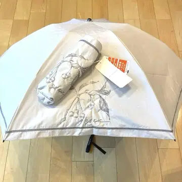 질스튜어트 성숙한 큐트 체리 패턴 자수 우천 겸용 양산 옅은 베이지