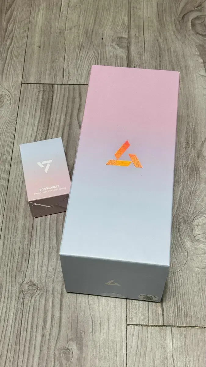 Seventeen 10th Anniversary Light Stick Carat Bong Sealed New Product + Keyring