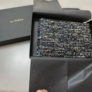 HOSSO 네이비 골드 클러치백