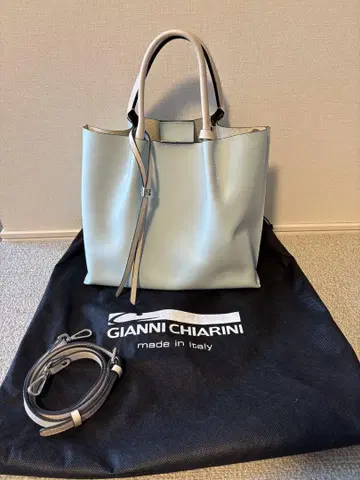 GIANNI CHIARINI 라이트 블루 핸드백