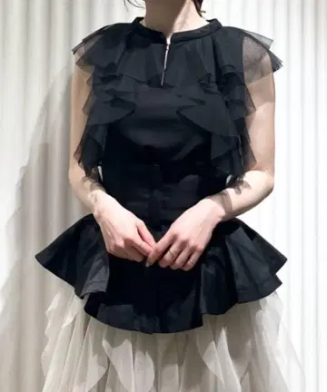 SNIDEL 튤 프릴 컷 탑