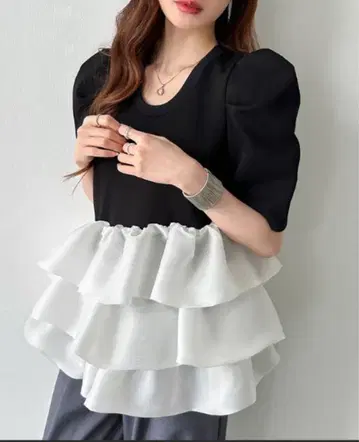 프릴 레이어 퍼프 슬리브 상의 L 사이즈