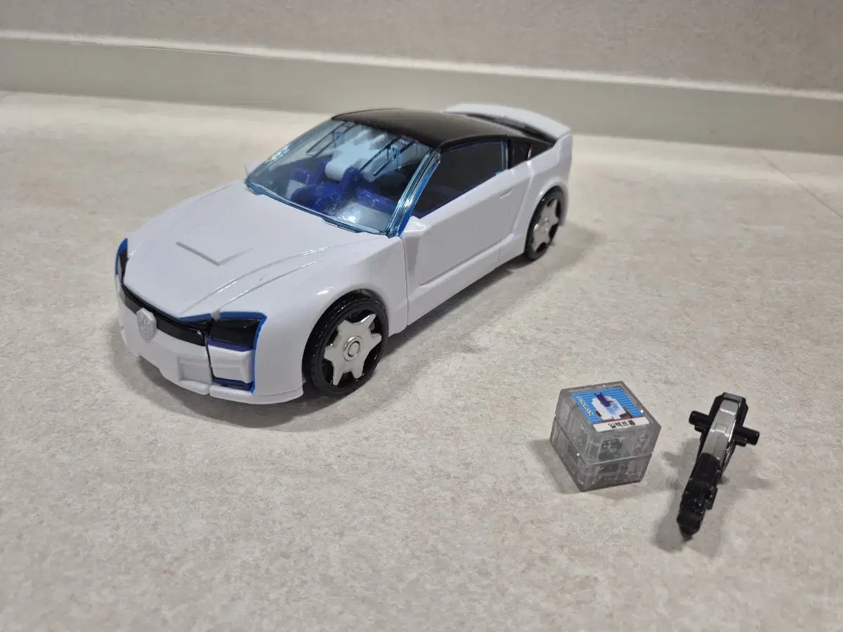 Carbot Electric Car Electrom (Includes Cube and Weapon)