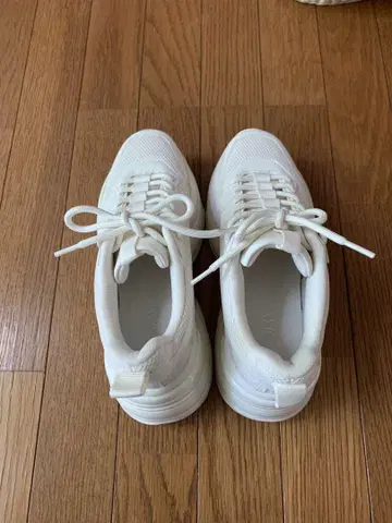 자라 스니커즈