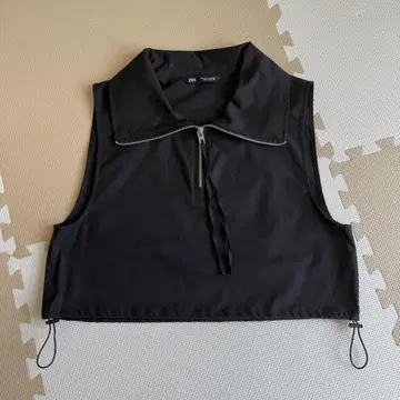 ZARA 자라 상의 베스트 숏 기장 나일론 블랙