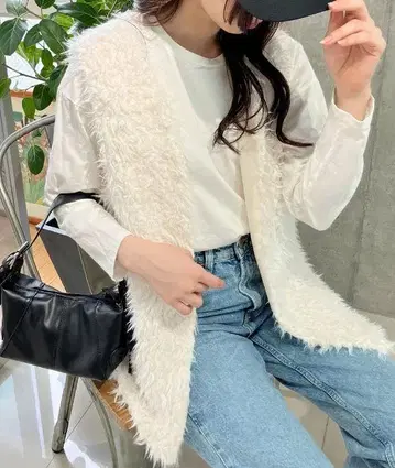 화이트 퍼 베스트 롱 기장 슬리브리스