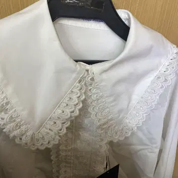 모와티테 블라우스 긴팔 화이트