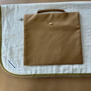 미나 페르호넨 파우치