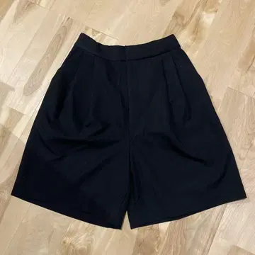 블랙 턱 숏 팬츠 STYLEMIXER