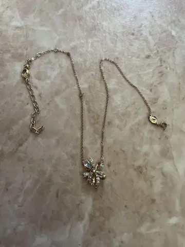 스와로브스키 Swarovski Volta 리본 소 목걸이