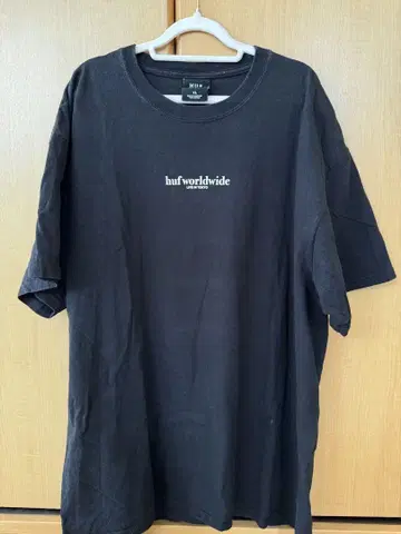 huf worldwide 블랙 티셔츠