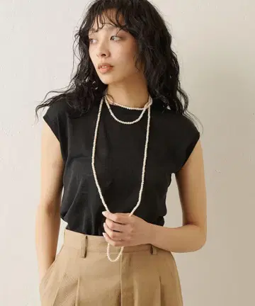 새상품 윔 가젯 린넨 실크 슬리브리스 풀오버 블랙
