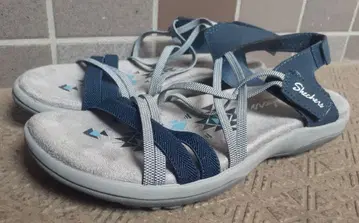Skechers 크로스 스트랩 샌들 네이비/그레이