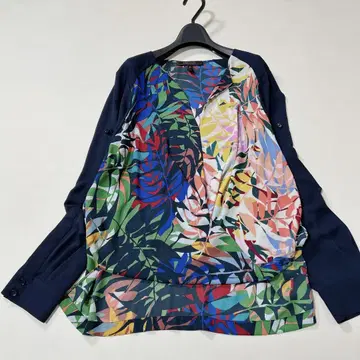 BCBZMAXAZRIA 컬러풀 보타니컬 무늬 카슈쿨풍 드레이프감 블라우스