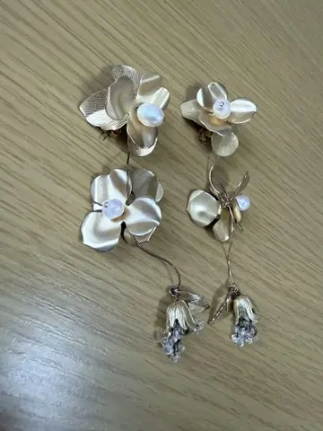 골드 플라워 모티브 귀걸이