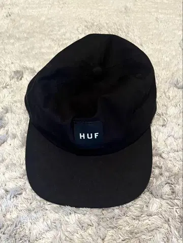 HUF 블랙 캡 스냅백