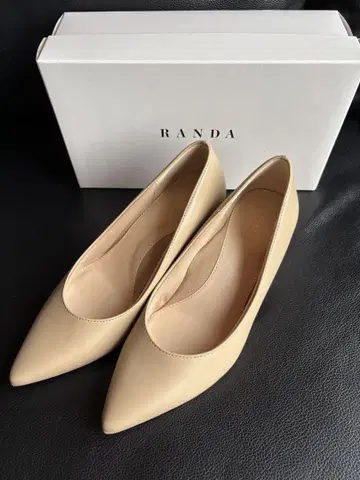 RANDA 달릴 수 있는 슬림 레그 펌프스 22.5cm