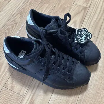 오니츠카타이거 스니커즈