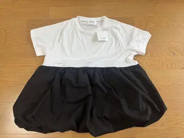 CHERI 벌룬 실루엣 반팔 티셔츠