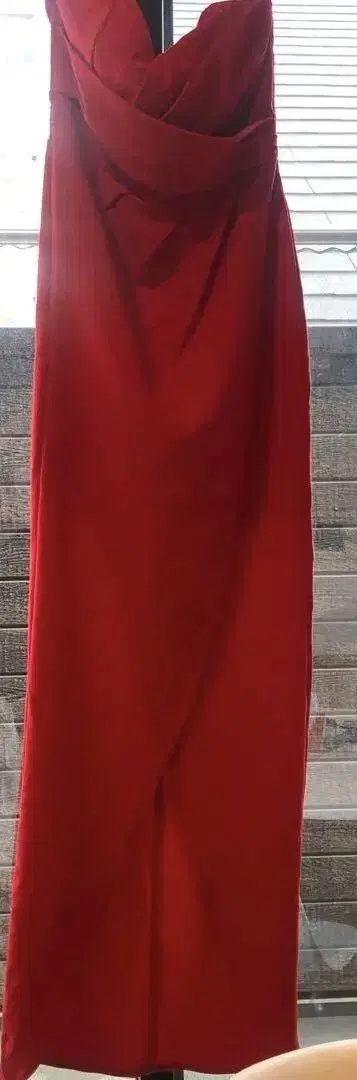 빨간색 타이트 롱 스커트