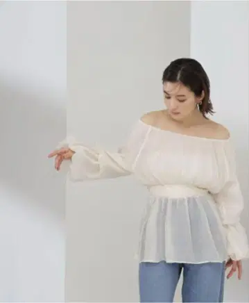 시어 개더 페플럼 블라우스 24SS