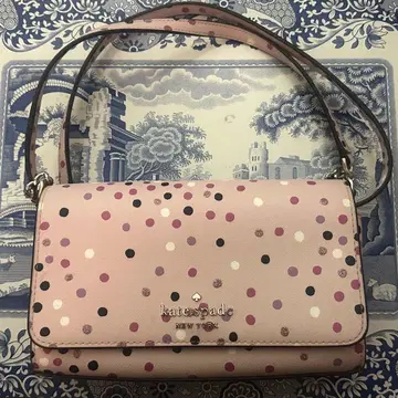 kate spade 핑크 도트 무늬 숄더백 (긴 스트랩으로 변형 가능)