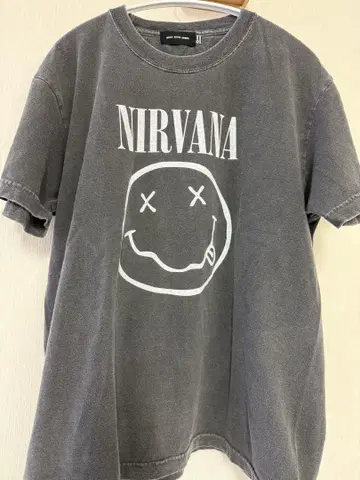 NIRVANA 스마일 얼굴 티셔츠 그레이