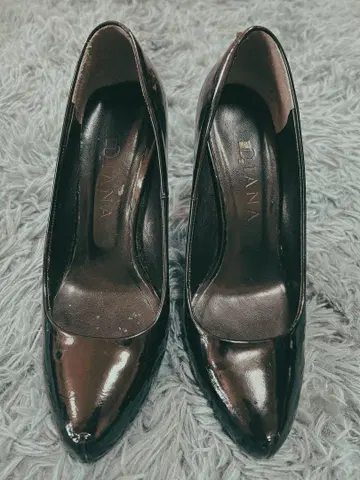 DIANA 블랙 에나멜 스틸레토 하이힐 23cm
