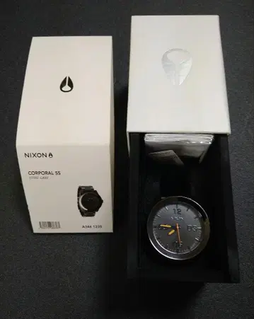 NIXON 닉슨 CORPORAL SS STEEL GRAY