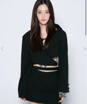 멜트 더 레이디 원 숄더 크롭 재킷