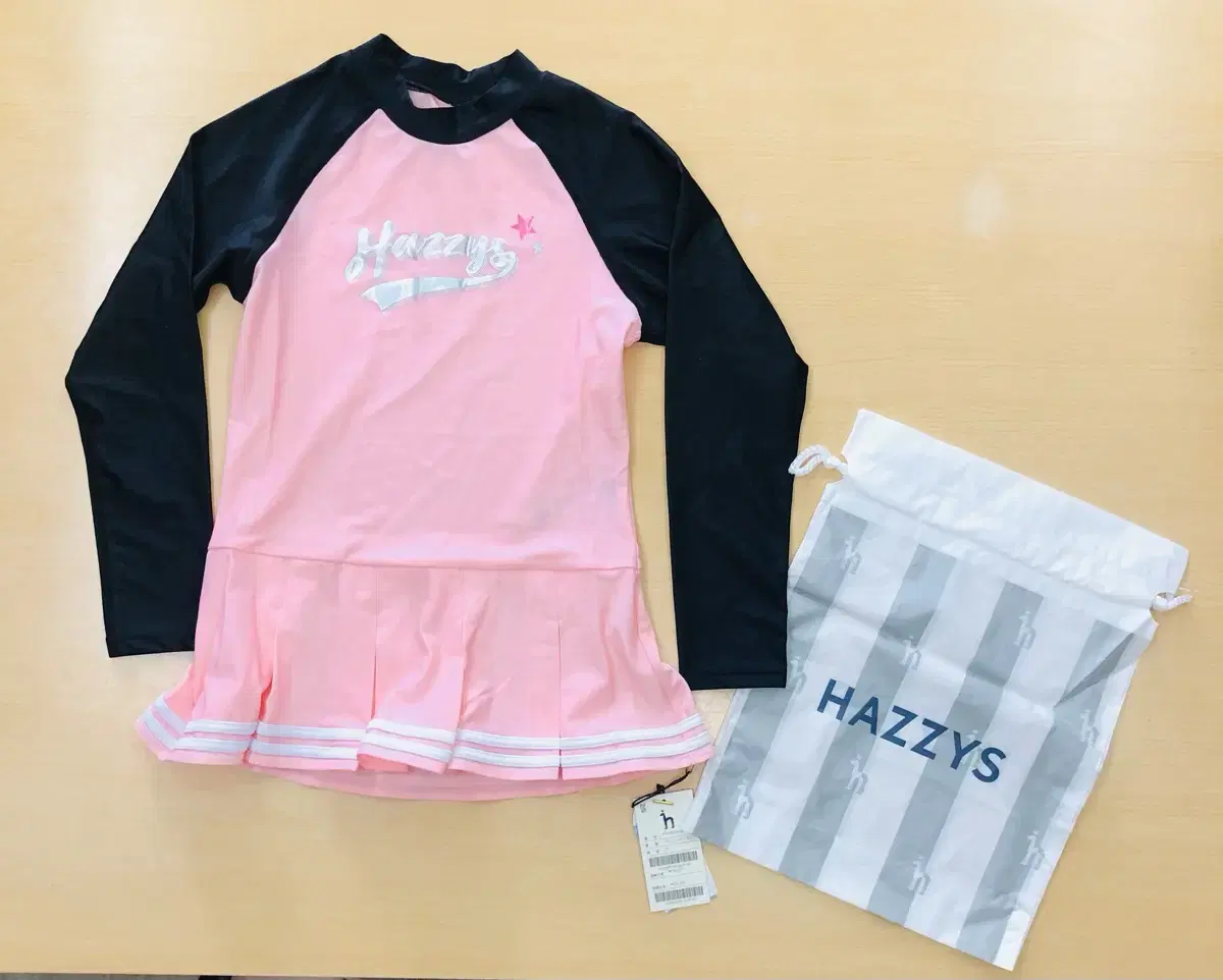 (New product) Size 130 Hazzys Kids Girls' Onepiece Rash Guard Swimsuit Authentic