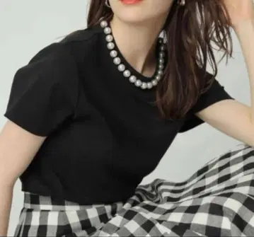 새상품급 아르페쥬 스토리 펄 장식 티셔츠 블랙