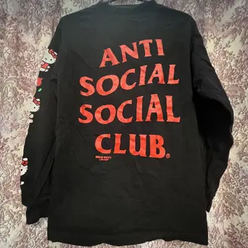 ANTI SOCIAL SOCIAL CLUB 헬로키티 긴팔 티셔츠