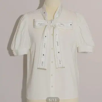 pium 로고 리본 보타이 블라우스