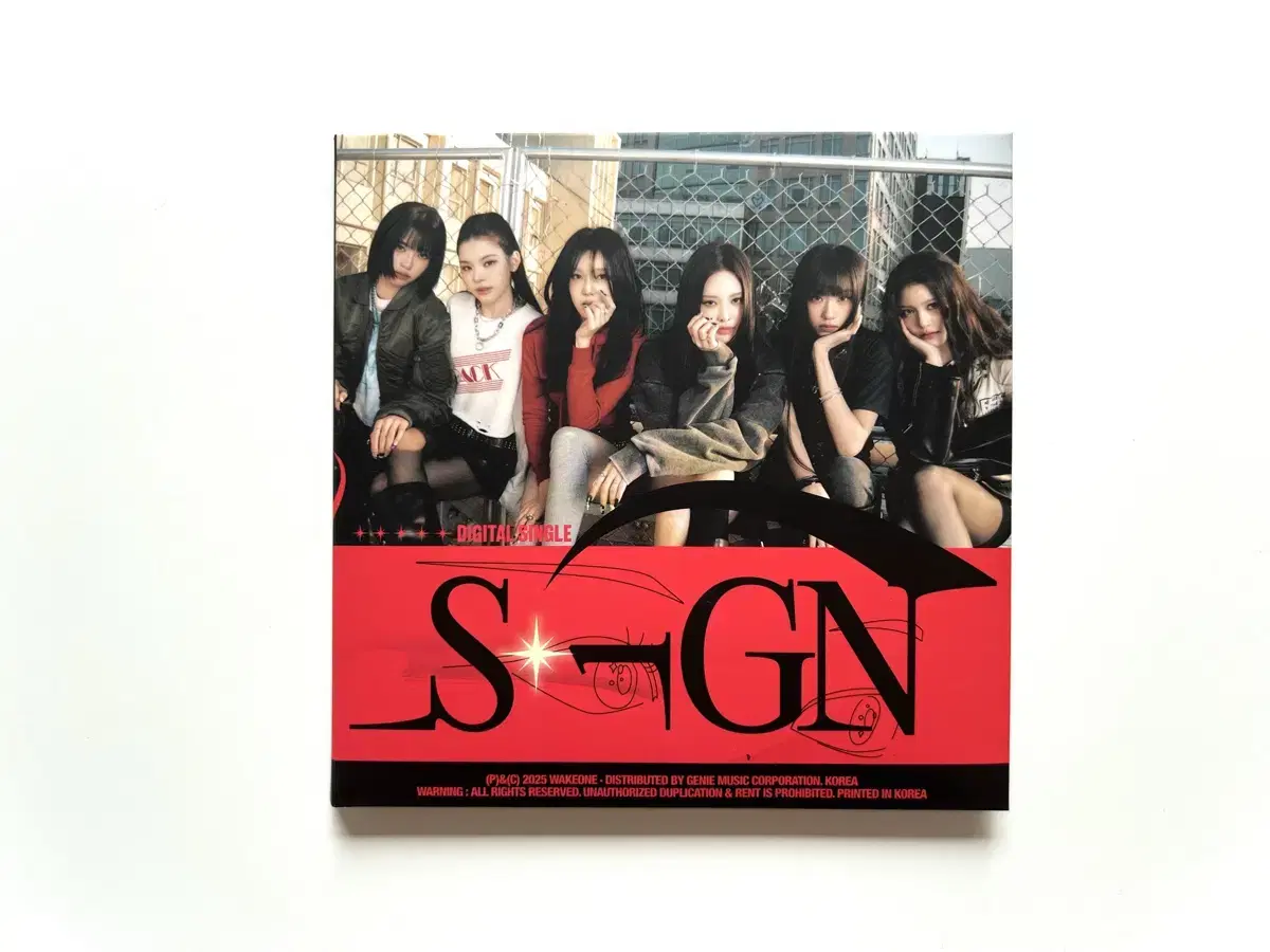 IZNA Sign Digising Signed Comment Rare Collectible Album