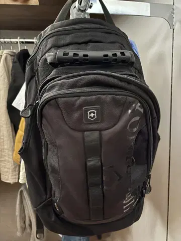 Victorinox 블랙 백팩