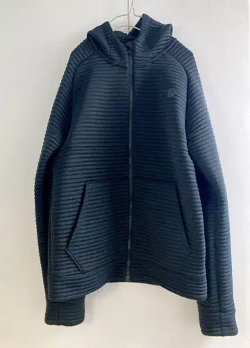 New Balance 블랙 후드 부착 풀 집업 저리
