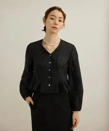 로페 퍼프 슬리브 시어 페플럼 블라우스