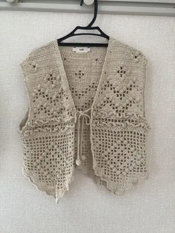 unfil hand-crochet cropped vest 베스트 손뜨개질