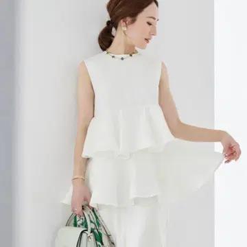ur's 슬리브리스 티어드 탑 화이트