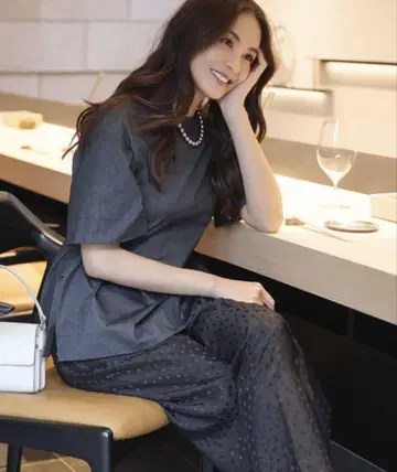 네이비 쉐이프 티셔츠