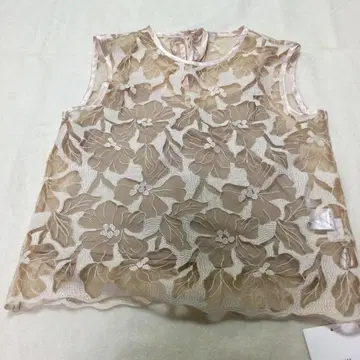 꽃무늬 레이스 탑