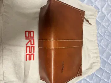 BREE 가죽 클러치백