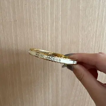 마크제이콥스 골드 팔찌 J103MT7PF22 108