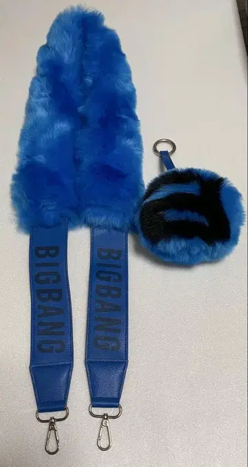 BIGBANG 퍼 스트랩 퍼 참 세트