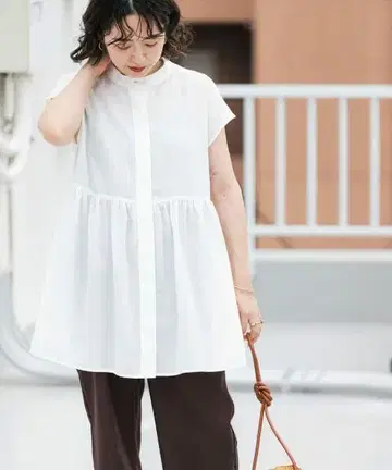 어반 리서치 아이템 스탠드 넥 티어드 프렌치 블라우스