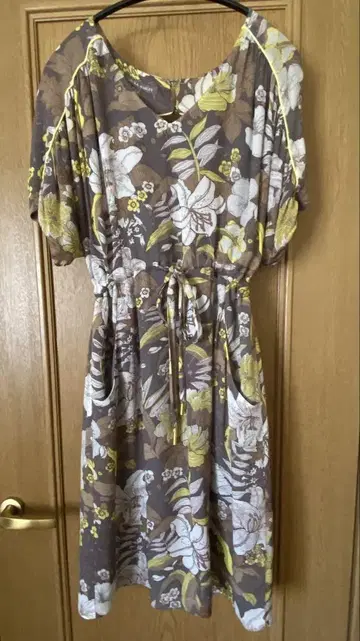 LAURA ASHLEY 꽃무늬 A 라인 원피스 브라운 계열