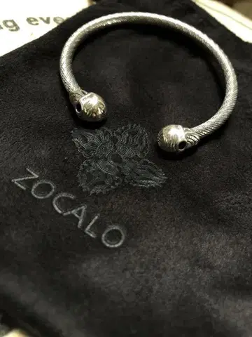 ZOCALO 트위스트 뱅글 티베탄 스마일 스컬 S 새상품급
