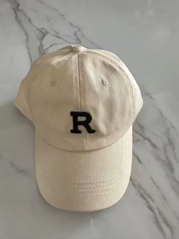 베이지 R 자수 야구 모자